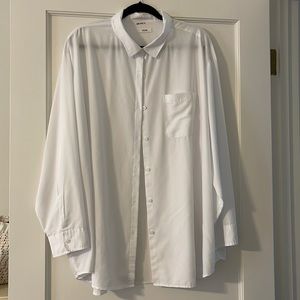 EUC Storq Easy Button Up in White. Size 7 = 3X.